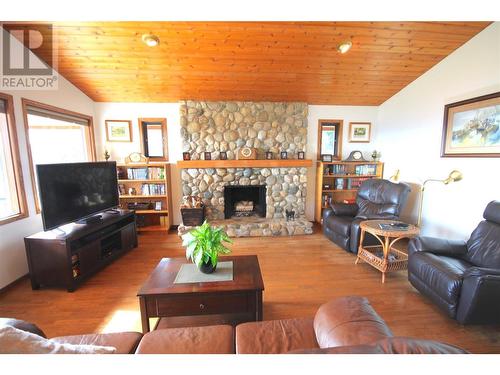 8199 Mclennan Road, Vernon, BC - Indoor Photo Showing Living Room With Fireplace