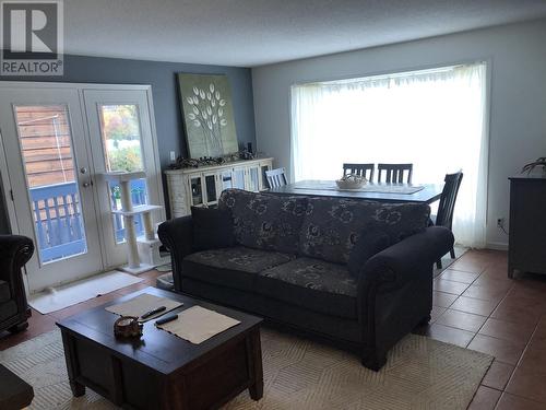 711 Douglas Avenue, Fort St. James, BC - Indoor Photo Showing Living Room