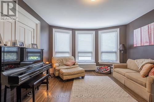 103 Maple St, St. Catharines, ON - Indoor Photo Showing Living Room With Fireplace