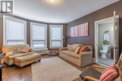 103 Maple St, St. Catharines, ON - Indoor Photo Showing Living Room
