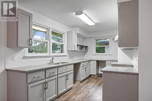 3945-85 Dougall Avenue, Windsor, ON - Indoor Photo Showing Kitchen