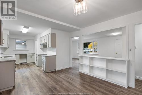 3945-85 Dougall Avenue, Windsor, ON - Indoor Photo Showing Kitchen