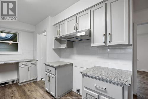 3945-85 Dougall Avenue, Windsor, ON - Indoor Photo Showing Kitchen