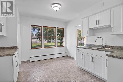 3945-85 Dougall Avenue, Windsor, ON - Indoor Photo Showing Kitchen