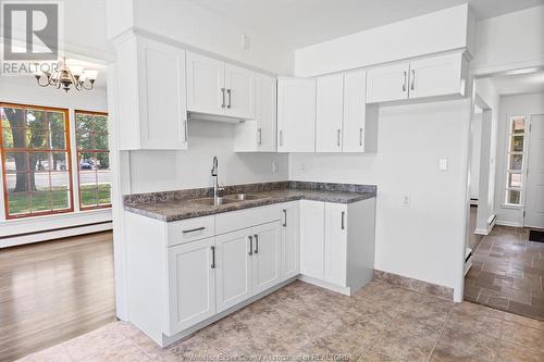 3945-85 Dougall Avenue, Windsor, ON - Indoor Photo Showing Kitchen With Double Sink