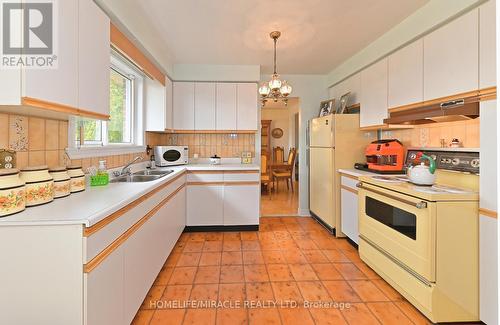 14334 The Gore Rd, Caledon, ON - Indoor Photo Showing Kitchen With Double Sink