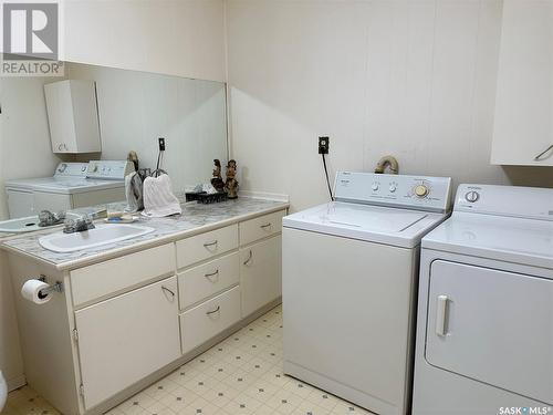 218 3Rd Avenue W, Coleville, SK - Indoor Photo Showing Laundry Room