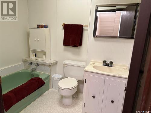 218 3Rd Avenue W, Coleville, SK - Indoor Photo Showing Bathroom