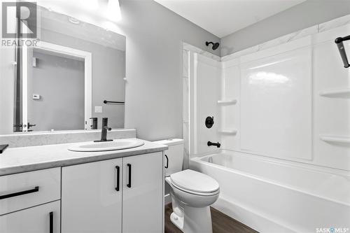 827 Bentley Manor, Saskatoon, SK - Indoor Photo Showing Bathroom