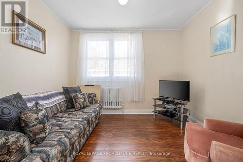 430 Nelson St, Kingston, ON - Indoor Photo Showing Living Room
