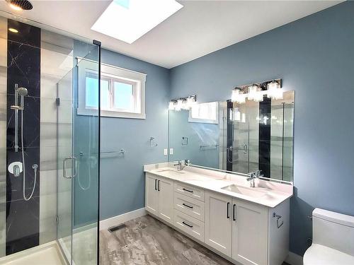 105 Despard Ave, Parksville, BC - Indoor Photo Showing Bathroom