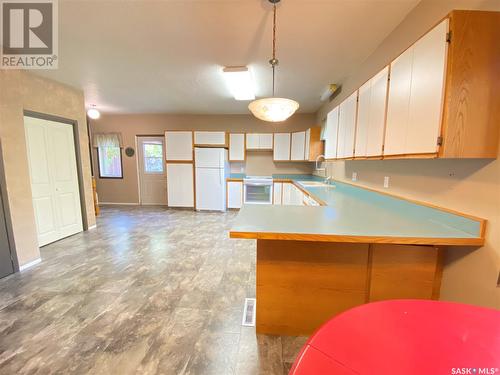 405 Harder Street, Maple Creek, SK - Indoor Photo Showing Kitchen
