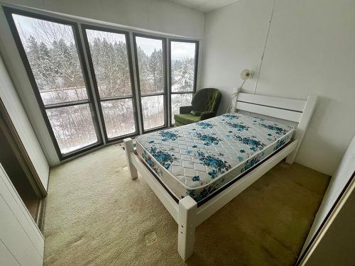 8875 North Fork Rd, Grand Forks, BC - Indoor Photo Showing Bedroom