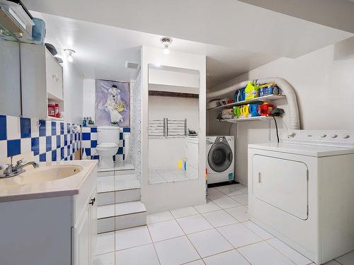 Salle de bains - 633 Mtée Sauriol, Laval (Fabreville), QC - Indoor Photo Showing Laundry Room