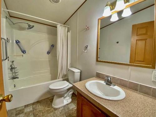 2916 Barriere Lakes Rd, Barriere, BC - Indoor Photo Showing Bathroom