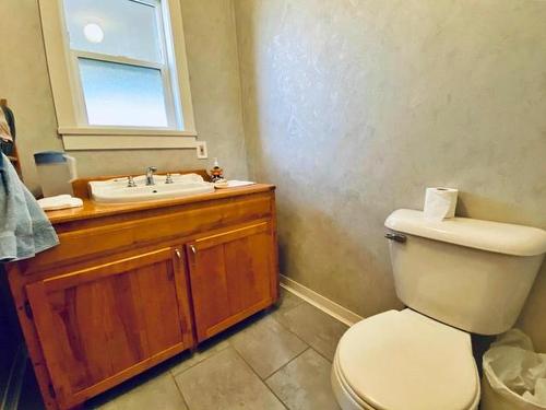 2916 Barriere Lakes Rd, Barriere, BC - Indoor Photo Showing Bathroom