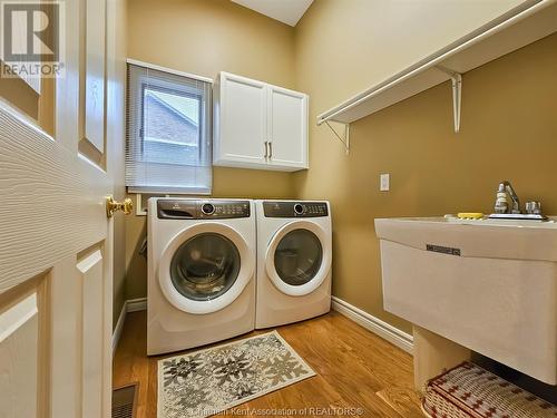 31 Paxton Drive, Chatham, ON - Indoor Photo Showing Laundry Room