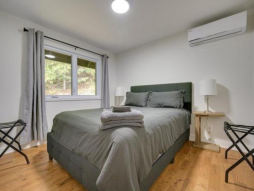 Chambre Ã Â coucher - 104 Rue Trudeau, Sainte-Agathe-Des-Monts, QC - Indoor Photo Showing Bedroom