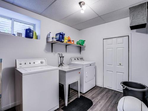 Salle de lavage - 79 Ch. Des Oies, Pontiac, QC - Indoor Photo Showing Laundry Room