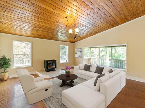 190 Rosislos Blvd, Gabriola Island, BC - Indoor Photo Showing Living Room With Fireplace