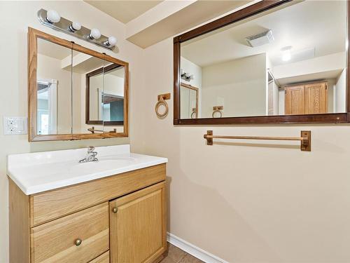 190 Rosislos Blvd, Gabriola Island, BC - Indoor Photo Showing Bathroom