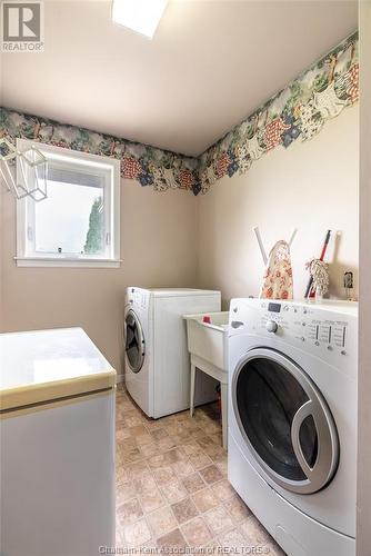 13561 Morris Road, Comber, ON - Indoor Photo Showing Laundry Room