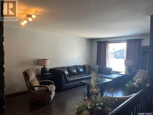 204 7Th Street E, Wynyard, SK - Indoor Photo Showing Living Room