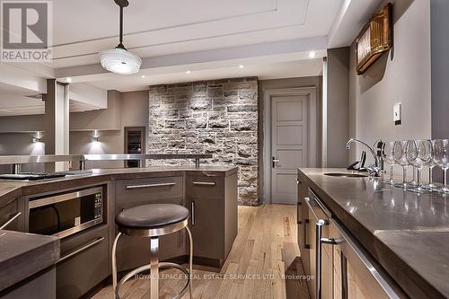 177 Lovers Lane, Hamilton, ON - Indoor Photo Showing Kitchen