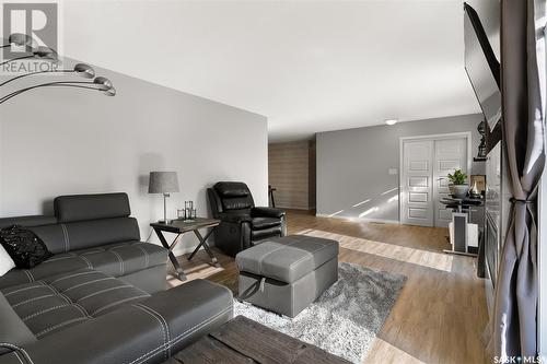 123 1St Avenue, Kelliher, SK - Indoor Photo Showing Living Room