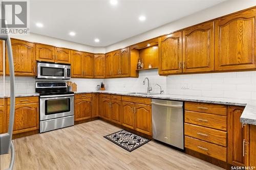 123 1St Avenue, Kelliher, SK - Indoor Photo Showing Kitchen With Stainless Steel Kitchen