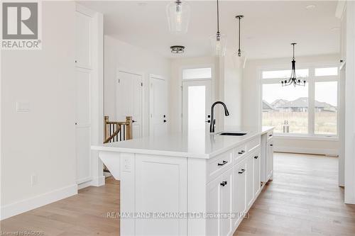 323 Mclean Crescent, Saugeen Shores, ON - Indoor Photo Showing Kitchen