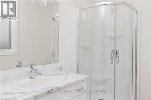 323 Mclean Crescent, Saugeen Shores, ON - Indoor Photo Showing Bathroom