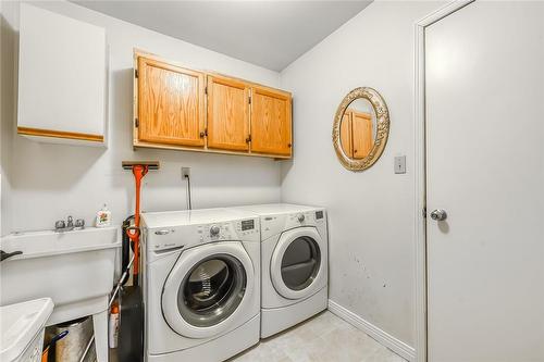 143 Briarsdale Crescent, Welland, ON - Indoor Photo Showing Laundry Room