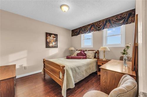 143 Briarsdale Crescent, Welland, ON - Indoor Photo Showing Bedroom