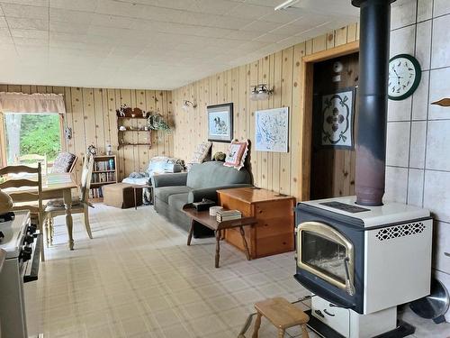 Living room - Ch. De La Baie-Des-Anglais, Les Lacs-Du-Témiscamingue, QC - Indoor