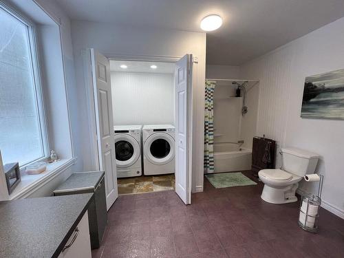 Bathroom - 454 Ch. Des 6E-Et-7E-Rangs S., Lorrainville, QC - Indoor Photo Showing Laundry Room