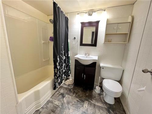 15 Hill Street, Flin Flon, MB - Indoor Photo Showing Bathroom