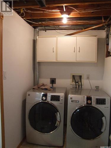 119 2Nd Street E, Leader, SK - Indoor Photo Showing Laundry Room