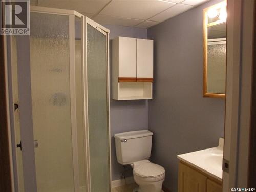 119 2Nd Street E, Leader, SK - Indoor Photo Showing Bathroom