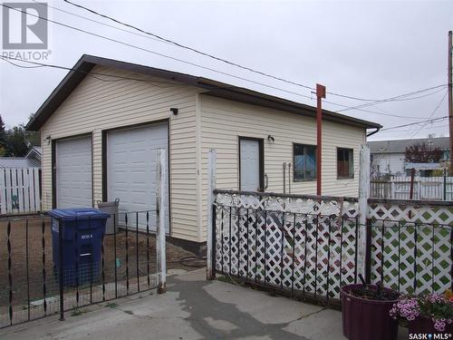 119 2Nd Street E, Leader, SK - Outdoor With Exterior