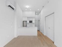 106-3000 Boul. Thimens  Montréal (Saint-Laurent), QC H4R 1T4