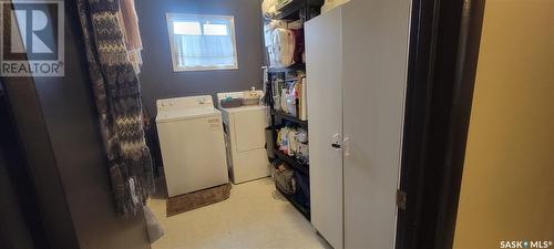 224 5Th Avenue E, Unity, SK - Indoor Photo Showing Laundry Room