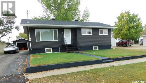 6 H Avenue, Willow Bunch, SK - Outdoor