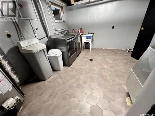 6 H Avenue, Willow Bunch, SK - Indoor Photo Showing Laundry Room