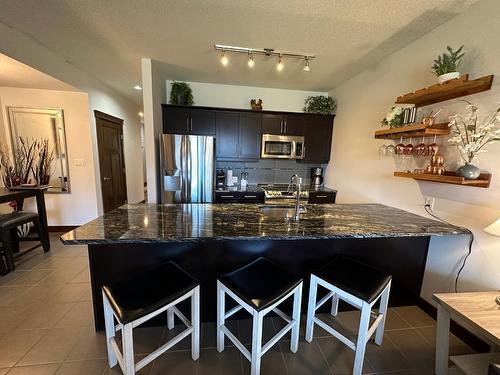 712 - 700 Bighorn Boulevard, Radium Hot Springs, BC - Indoor Photo Showing Kitchen With Upgraded Kitchen