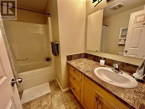 7911 95 Avenue, Fort St. John, BC - Indoor Photo Showing Bathroom