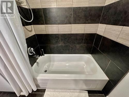 7911 95 Avenue, Fort St. John, BC - Indoor Photo Showing Bathroom