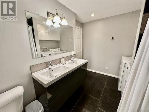 7911 95 Avenue, Fort St. John, BC - Indoor Photo Showing Laundry Room