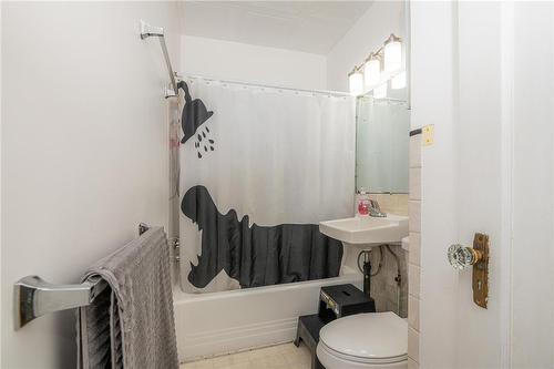 491 Sabourin Rue, St Pierre-Jolys, MB - Indoor Photo Showing Bathroom