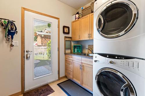 1108 Westridge Street, Creston, BC - Indoor Photo Showing Laundry Room